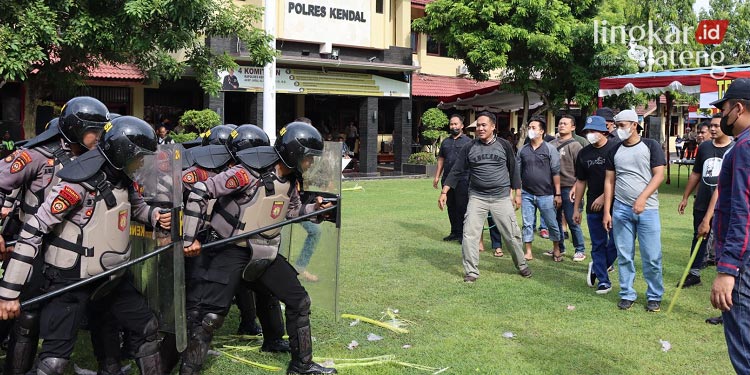Antisipasi Ricuh, Polres Kendal Gelar Simulasi Pengamanan Pilkades Serentak