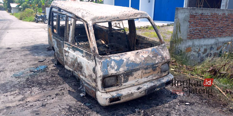 Mobil Angkut BBM Hangus Terbakar di Kendal, Diduga Tangki Bocor