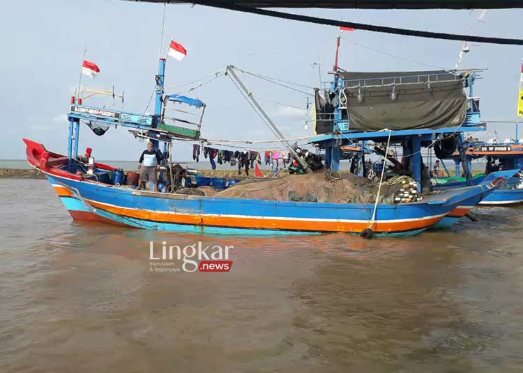 Nelayan Kendal Keluhkan Sulit Melaut Akibat Sungai Dangkal