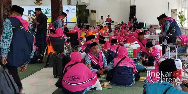 Diduga Visa Belum Turun, Belasan Calon Haji Asal Kendal Tertahan di Asrama