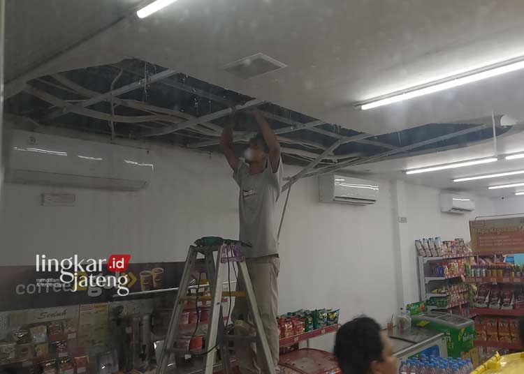 Maling Bobol Minimarket di Kendal, Pelaku Masuk lewat Atap