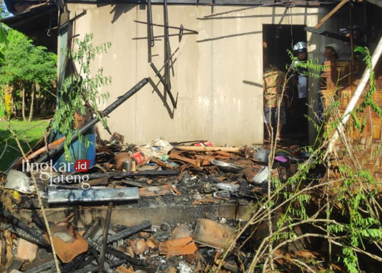 Rumah Milik Warga Putatgede Kendal Kebakaran, Diduga Akibat Stopkontak Listrik yang Rusak