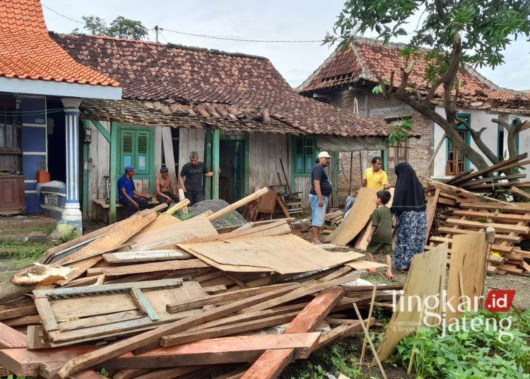 40 Rumah Rusak Diterpa Angin Puting Beliung di Desa Sumberagung Kendal