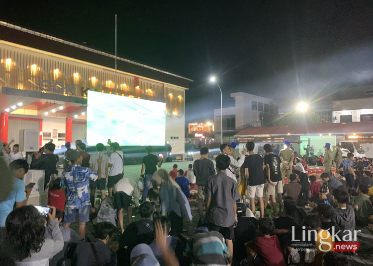 Masyarakat Antusias Hadiri Nobar Timnas Indonesia Vs Iraq Bersama Bupati Demak