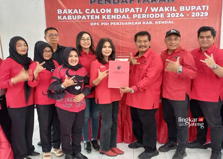 Ambil Formulir Pendaftaran di PDIP, Mbak Tika Maju Pilbup Kendal 2024