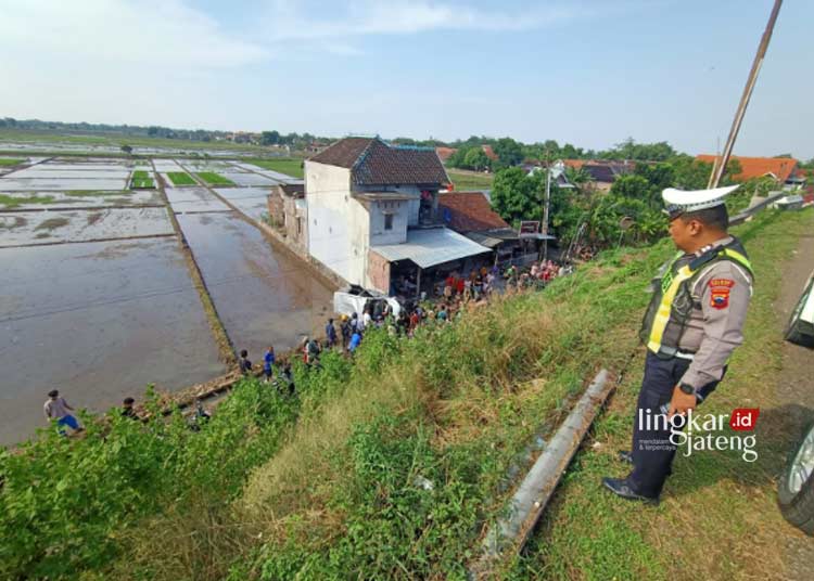 Mobil Terjun dari Ketinggian 50 Meter dan Timpa Rumah di Weleri Kendal, Begini Kronologinya